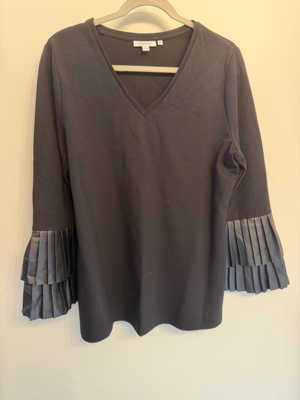 Women’s Chico's Black V-Ponte Faux Leather Pleat Sleeve Top Size Large